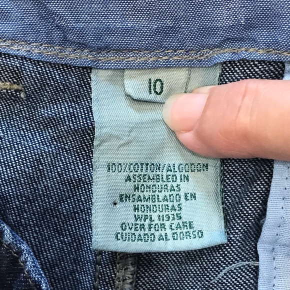St. John’s Bay Denim Blue Jean Capri Pants
9 / 10 Medium 
2 Front & Back Pockets - Picture 9 of 15
